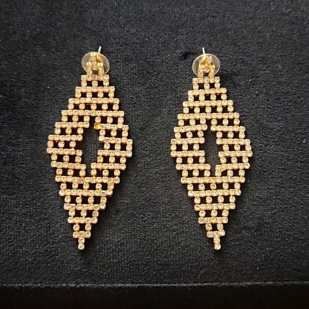 Rhinestone Diamond shape Earrings Video attached
